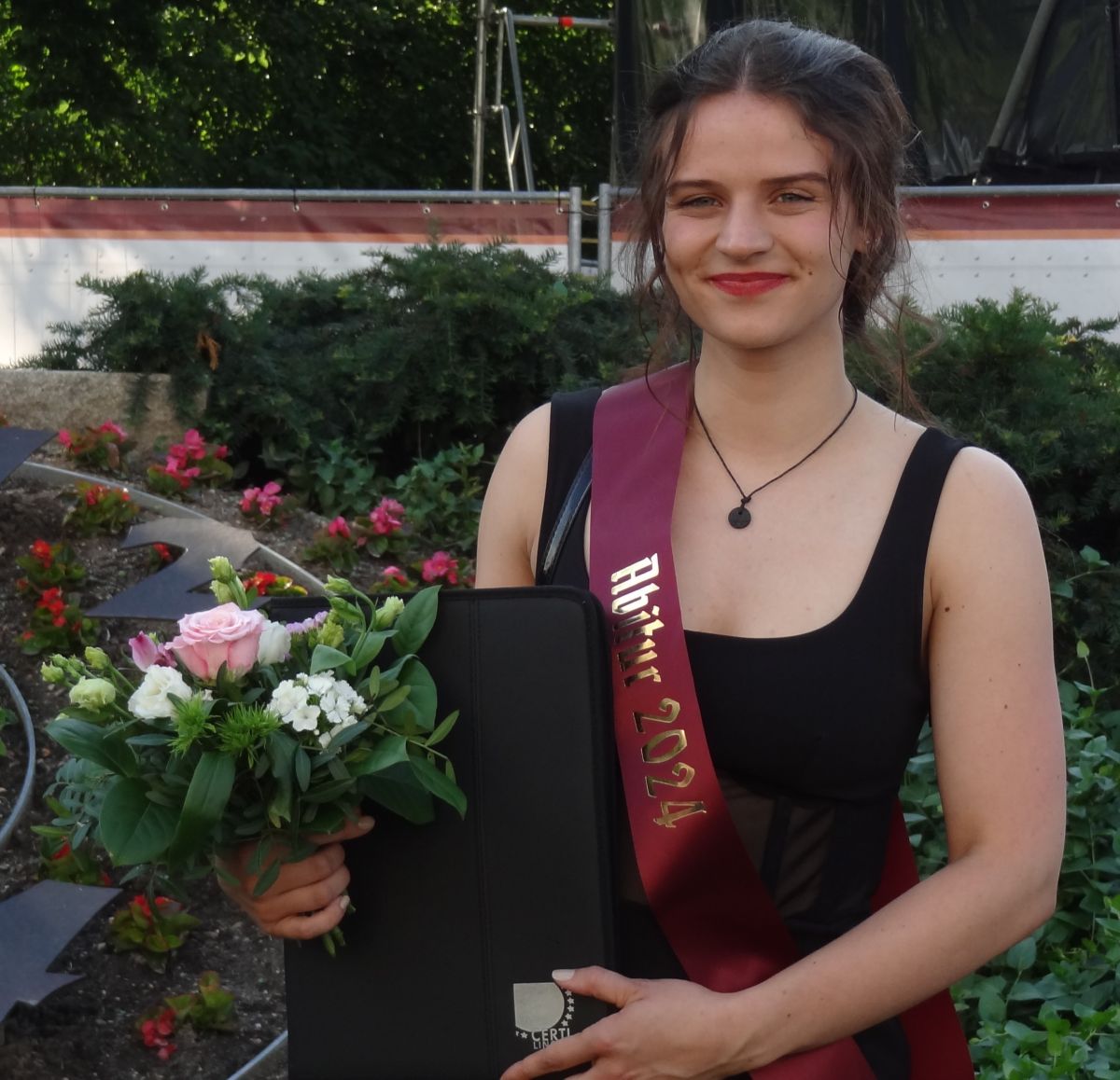 Constanze Laban wraz z maturą 2024 otrzymała znak jakości CertiLingua. Serdecznie gratulujemy!